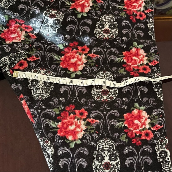 Terra & Sky sugar skull lounging pants. Size 2X - Picture 5 of 6